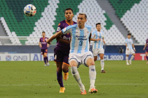 DOHA, QATAR - NOVEMBER 24: Josh Davidson of Ulsan Hyundai during the AFC Champions League Group F match between Perth Glory and Ulsan Hyundai at the Education City Stadium on November 24, 2020 in Doha, Qatar. (Photo by Colin McPhedran) SPO, SOC, FOC  Copyright: xColinxMcPhedran
