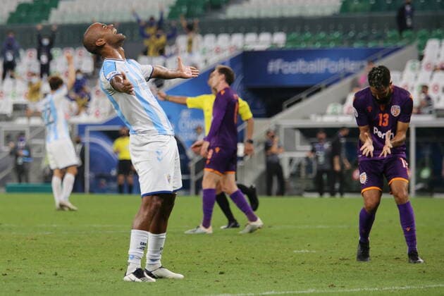DOHA, QATAR - NOVEMBER 24: Gleidionor Figueiredo Pinto celebrates his goal that wins the game for Ulsan Hyundai during the AFC Champions League Group F match between Perth Glory and Ulsan Hyundai at the Education City Stadium on November 24, 2020 in Doha, Qatar. (Photo by Colin McPhedran) SPO, SOC, FOC  Copyright: xColinxMcPhedran