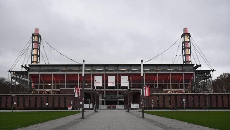 Blick zum RheinEnergieSTADION mit leerem Vorplatz Fussball, Herren, Saison 2020 2021, 1. Bundesliga (8. Spieltag), 1. FC Köln - 1. FC Union Berlin (1:2), 22.11. 2020, Copyright: xMatthiasxKochx