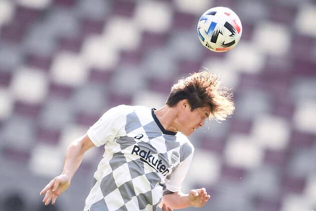 American-born Japanese footballer of German descent Gotoku Sakai of Vissel Kobe jumps for a head ball during the group match of 20 21 AFC Champions League (ACL) against Guangzhou Evergrande Taobao F.C., Doha city, Qatar, 25 November 2020. Guangzhou Evergrande Taobao F.C. was defeated by Vissel Kobe with 1-3.