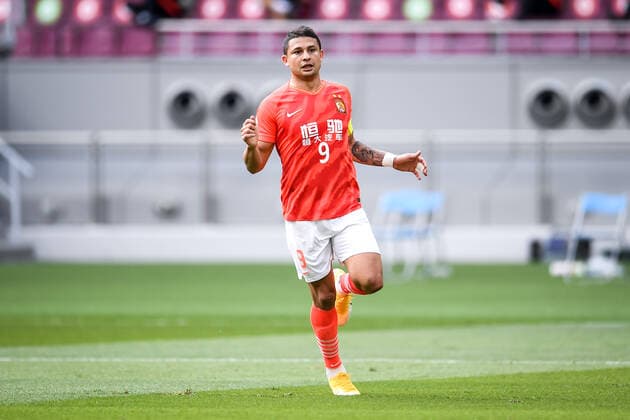 Brazilian-born Chinese football player Elkeson de Oliveira Cardoso, known in Chinese as Ai Kesen, of Guangzhou Evergrande Taobao F.C. plays during the group match of 20 21 AFC Champions League (ACL) against Vissel Kobe, Doha city, Qatar, 25 November 2020. Guangzhou Evergrande Taobao F.C. was defeated by Vissel Kobe with 1-3.