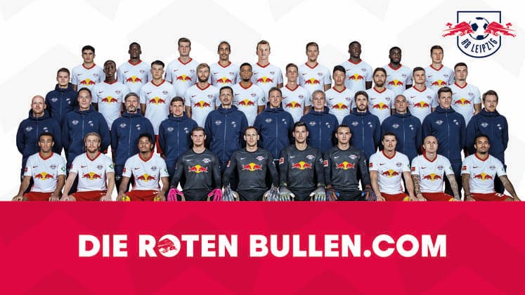 Achtung: Redaktionelle Nutzung honorarfrei - Attention: Free of charge for editorial use - RB Leipzig Kader, hi.v.li.: Hugo Novoa Ramos, Nordi Mukiele, Alexander Sörloth, Yussuf Poulsen, Lukas Klostermann, Marcel Halstenberg, Ibrahima Konate, Dayot Upamecano, Willi Orban; 3. Reihe: Johannes Kyncl, Amadou Haidara, Lazar Samardzic, Konrad Laimer, Benjamin Henrichs, Dani Olmo, Hee-Chan Hwang, Kevin Kampl, Fabrice Hartmann, Dennis Borkowski; 2. Reihe: Fabian Friedrich, Frederik Gößling, Kai Kraft, Dino Toppmöller, Julian Nagelsmann, Xaver Zembrod, Benjamin Glück, Ruwen Faller, Daniel Behlau, Maximilian Pelka; vorn: Tyler Adams, Emil Forsberg, Christopher Nkunku, Josep Martinez, Peter Gulacsi, Philipp Tschauner, Tim Schreiber, Marcel Sabitzer, Angelino, Justin Kluivert