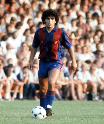 Fussball international 10.05.1981 Diego Maradona FC Barcelona, Barca am Ball FOTO: WEREK Pressebildagentur xxNOxMODELxRELEASExx *** Football international 10 05 1981 Diego Maradona FC Barcelona on the ball FOTO WEREK Press Photo Agency xxNOxMODELxRELEASExx