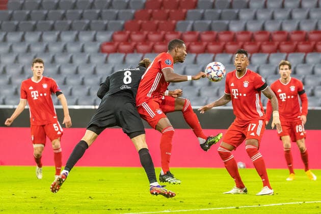 25.11.2020, Allianz Arena, Muenchen, GER, UEFA CL, FC Bayern Muenchen vs FC Red Bull Salzburg, Gruppe A, im Bild v.l. Mergim Berisha (Salzburg), David Alaba (FC Bayern), Jerome Boateng (FC Bayern) during the UEFA Champions League group A match between FC Bayern Muenchen and FC Red Bull Salzburg at the Allianz Arena in Muenchen, Germany on 2020 11 25.