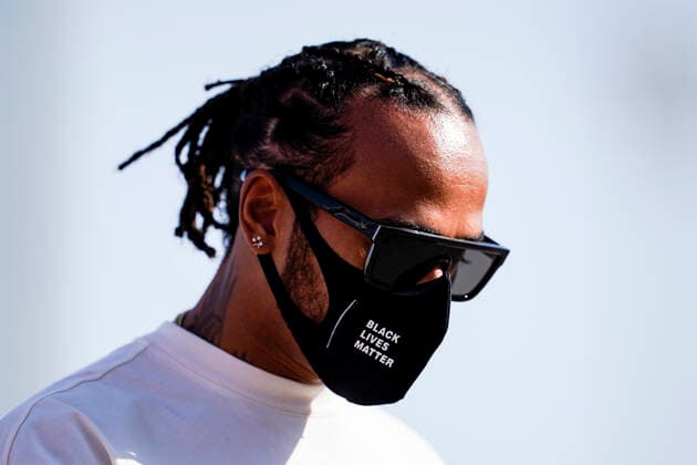 November 26, 2020, Sakhir, Bahrain: LEWIS HAMILTON of Great Britain and Mercedes F1 Team arrives at the track during preparations of the 2020 FIA Formula 1 Bahrain Grand Prix at Bahrain International Circuit in Sakhir, Bahrain. Sakhir Bahrain - ZUMAg147 20201126_zap_g147_003 Copyright: xJamesxGasperottix