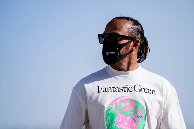 November 26, 2020, Sakhir, Bahrain: LEWIS HAMILTON of Great Britain and Mercedes F1 Team arrives at the track during preparations of the 2020 FIA Formula 1 Bahrain Grand Prix at Bahrain International Circuit in Sakhir, Bahrain. Sakhir Bahrain - ZUMAg147 20201126_zap_g147_004 Copyright: xJamesxGasperottix