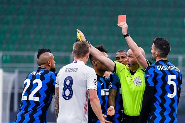 Photo LaPresse Marco Alpozzi November 25, 2020 Milan (Italy) soccer Inter Vs Real Madrid - Champions League group stage - Group B - Giuseppe Meazza stadium In the pic: Arturo Vidal (FC Internazionale Milano); red card  Copyright: xLaPresse MarcoxAlpozzix