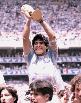 Fussball Weltmeiserschaft 1986 Deutschland - Argentienien Diego Maradona mit dem Fifa Weltpokal 1986 Mexico City Mexiko Stadion Azteca *** Football World Cup 1986 Germany Argentina Diego Maradona with the Fifa World Cup 1986 Mexico City Mexico Stadium Azteca