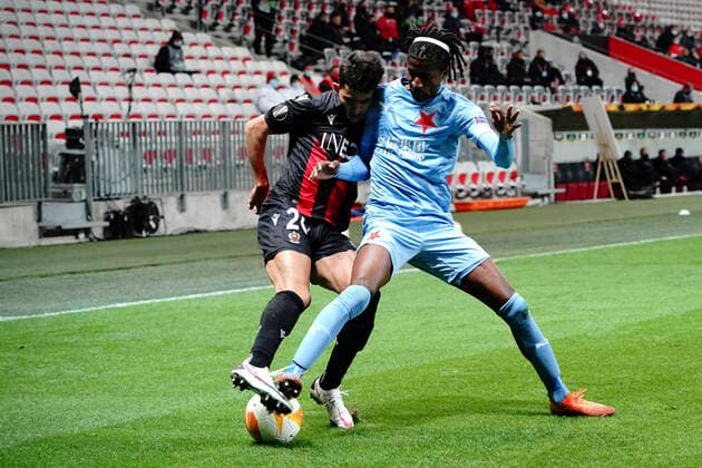 Youcef Atal (OGC Nice) - Peter Olayinka (Slavia Prague) FOOTBALL : OGC Nice vs Slavia Prague - Europa Ligue - Nice - 26 11 2020 NorbertScanella PanoramiC 