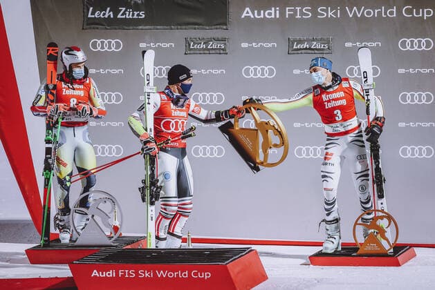 Bilder des Jahres 2020, Sport 11 November Sport Themen der Woche KW48 27.11.2020, Lech, AUT, FIS Weltcup Ski Alpin, Parallelslalom, Herren, Siegerehrung, im Bild v.l.: 2. Platz Henrik Kristoffersen (NOR), Sieger Alexis Pinturault (FRA), 3. Platz Alexander Schmid (GER) f.l.: 2nd placed Henrik Kristoffersen of Norway Winner Alexis Pinturault of France 3rd placed Alexander Schmid of Germany during the winner ceremony of men parallel slalom of FIS ski alpine world cup opening at the Lech, Austria on 2020 11 27. **** ONLY GER;FRA;ITA;ESP;SUISSE;GBR **** Lech *** 27 11 2020, Lech, AUT, FIS World Cup Alpine Skiing, Parallel Slalom, Men, Award ceremony, in picture v l 2 place Henrik Kristoffersen NOR , winner Alexis Pinturault FRA , 3 Place Alexander Schmid GER f l 2nd placed Henrik Kristoffersen of Norway Winner Alexis Pinturault of France 3rd placed Alexander Schmid of Germany during the winner ceremony of men parallel slalom of FIS ski alpine world cup opening at the Lech, Austria on 2020 11 27 ONLY GER FRA ITA ESP SUISSE GBR Lech  EP_gro  