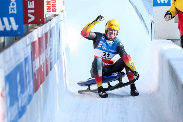 Bilder des Jahres 2020, Sport 11 November Sport Themen der Woche KW48 Sport Bilder des Tages LUGE - FIL WC Innsbruck Igls 2020 INNSBRUCK,AUSTRIA,28.NOV.20 - LUGE - FIL World Cup Igls, artificial track, singles. Image shows the rejoicing of Felix Loch (GER). GEPAxpictures xPatrickxSteiner