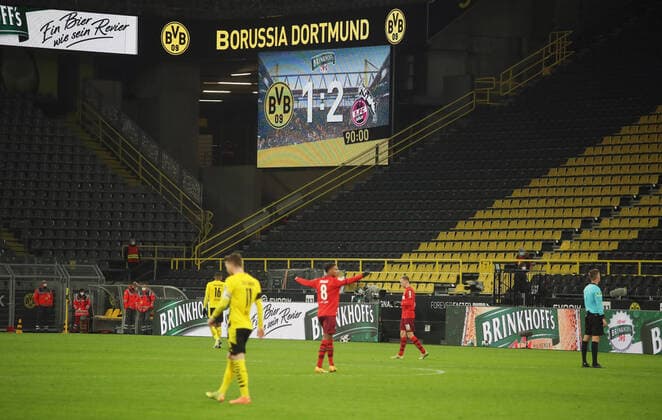 Bilder des Jahres 2020, Sport 11 November Sport Themen der Woche KW48 Sport Bilder des Tages firo : 28.11.2020 Fußball: Fussball: 1.Bundesliga Saison 2020 21 BVB , Borussia Dortmund - 1.FC Köln , Koeln firo : 28.11.2020 Fußball: Fussball: 1.Bundesliga Saison 2020 21 BVB , Borussia Dortmund - 1.FC Köln , Koeln Anzeige , Anzeigetafel , Ergebnis , Endstand , Ergebnistafel , Videowand , Foto: Jürgen Fromme firo Poolfoto Dortmund Bundesland NRW Deutschland *** firo 28 11 2020 Football 1 Bundesliga season 2020 21 BVB , Borussia Dortmund 1 FC Köln , Cologne firo 28 11 2020 Football 1 Bundesliga season 2020 21 BVB , Borussia Dortmund 1 FC Köln , Koeln Anzeige , Scoreboard , Result , Final score , Scoreboard , Video wall , Foto Jürgen Fromme firo Poolfoto Dortmund Bundesland NRW Germany Poolfoto Jürgen fromme firo Sportphoto ,EDITORIAL USE ONLY