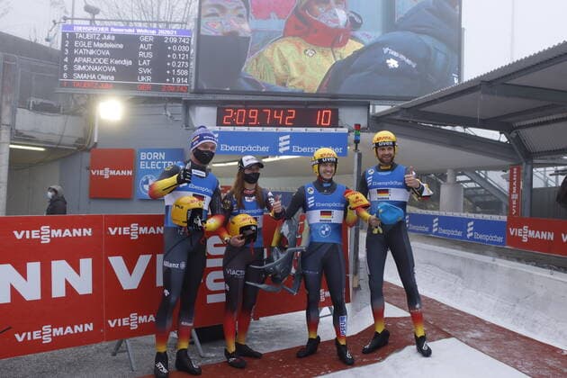20201129 Rodel Weltcup Innsbruck Igls 2020-21 INNSBRUCK, ÖSTERREICH - NOVEMBER 29: Loch Felix, Taubitz Julia, Benecken Sascha und Eggert Toni Deutschland beim Teambewerb während dem Team Bewerb beim Rodel Weltcup Innsbruck Igls 2020-21 in der Bobbahn Innsbruck Igls Innsbruck Bobbahn Innsbruck Igls Tirol Österreich