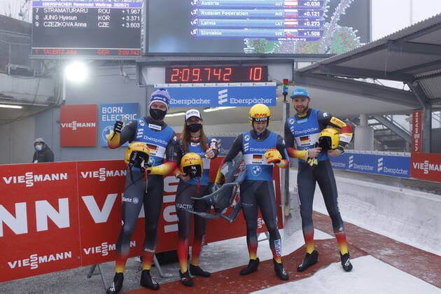 20201129 Rodel Weltcup Innsbruck Igls 2020-21 INNSBRUCK, ÖSTERREICH - NOVEMBER 29: Loch Felix, Taubitz Julia, Benecken Sascha und Eggert Toni Deutschland beim Teambewerb während dem Team Bewerb beim Rodel Weltcup Innsbruck Igls 2020-21 in der Bobbahn Innsbruck Igls Innsbruck Bobbahn Innsbruck Igls Tirol Österreich