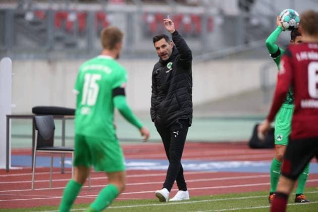Stefan Leitl, Fürth, im Hinspiel der Saison 2020 2021 zwischen der SpVgg Greuther und dem 1. FCN (2:3) in Nürnberg; 29 11 2020 - *** Stefan Leitl, Fürth, in the first leg of the 2020 2021 season between SpVgg Greuther and 1 FCN 2 3 in Nuremberg 29 11 2020 