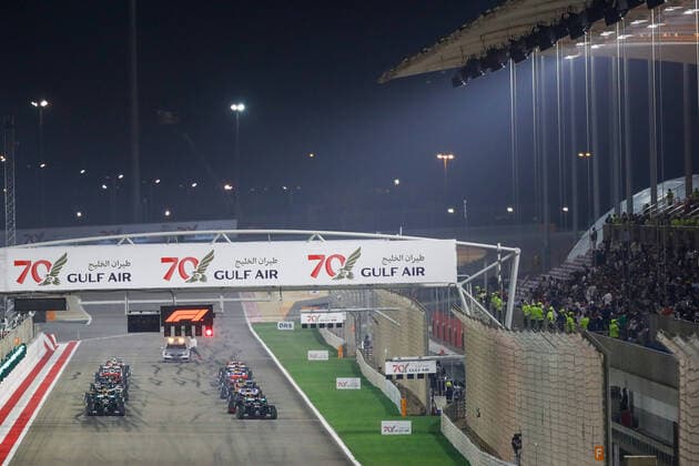 Start of the race, 44 HAMILTON Lewis (gbr), Mercedes AMG F1 GP W11 Hybrid EQ Power+, 77 BOTTAS Valtteri (fin), Mercedes AMG F1 GP W11 Hybrid EQ Power+, action during the Formula 1 Gulf Air Bahrain Grand Prix 2020, from November 27 to 29, 2020 on the Bahrain International Circuit, in Sakhir, Bahrain FORMULE 1 : Grand prix du Bahrein - Sakhir - Course - 28 10 2020 DPPI PANORAMIC  00120032__GDN6211