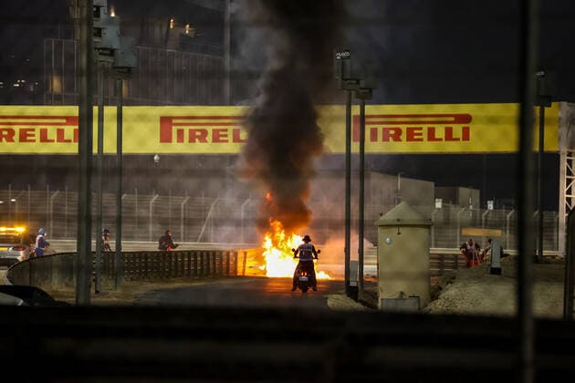 Motorsports: FIA Formula One World Championship, WM, Weltmeisterschaft 2020, Grand Prix of Bahrain, A fire is pictured following the crash of 8 Romain Grosjean (FRA, Haas F1 Team) Sakhir Bahrain