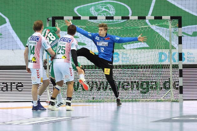 SC DHfK Leipzig vs. SC Magdeburg, Liqui Moly HBL, 29.11.20 Handball, 1. Bundesliga, Saison 2020 2021, 10. Spieltag: SC DHfK Leipzig vs. SC Magdeburg am 29.11.20 in der Quarterback Immobilien Arena Leipzig. Im Bild: Maciej GEBALA (28, SC DHfK Leipzig) wirft gegen Torwart Tobias THULIN (12, SC Magdeburg) Copyright: xBEAUTIFULxSPORTS JanxKaeferx
