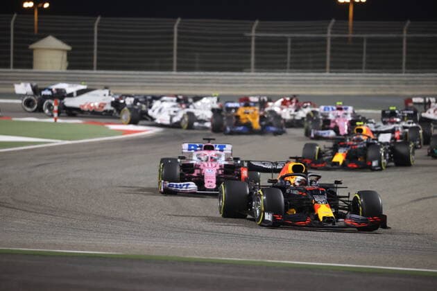 Motorsports: FIA Formula One World Championship, WM, Weltmeisterschaft 2020, Grand Prix of Bahrain, Start, 33 Max Verstappen (NLD, Aston Martin Red Bull Racing), 11 Sergio Perez (MEX, BWT Racing Point F1 Team), Sakhir Bahrain