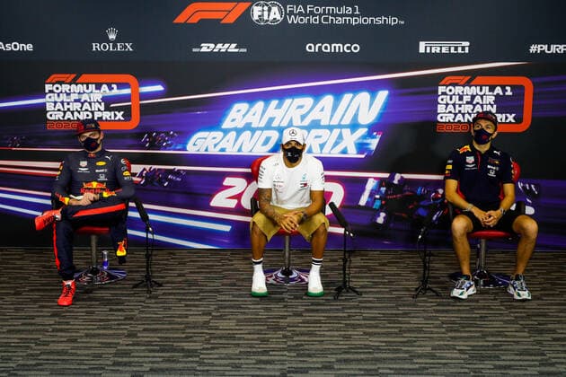Motorsports: FIA Formula One World Championship, WM, Weltmeisterschaft 2020, Grand Prix of Bahrain Motorsports: FIA Formula One World Championship 2020, Grand Prix of Bahrain, 33 Max Verstappen (NLD, Aston Martin Red Bull Racing), 44 Lewis Hamilton (GBR, Mercedes-AMG Petronas Formula One Team), 23 Alexander Albon (THA, Aston Martin Red Bull Racing),