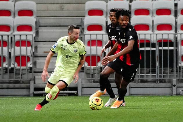 Bersant Celina (Dijon FCO) - Khephren Thuram (OGC Nice) FOOTBALL : OGC Nice vs Dijon FCO - Ligue 1 Uber Eats - Nice - 29 11 2020 