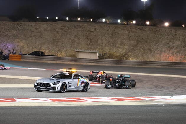 Motorsports: FIA Formula One World Championship, WM, Weltmeisterschaft 2020, Grand Prix of Bahrain, F1 Safety Car, Mercedes-AMG GT R, 44 Lewis Hamilton (GBR, Mercedes-AMG Petronas Formula One Team), 33 Max Verstappen (NLD, Aston Martin Red Bull Racing), Sakhir Bahrain