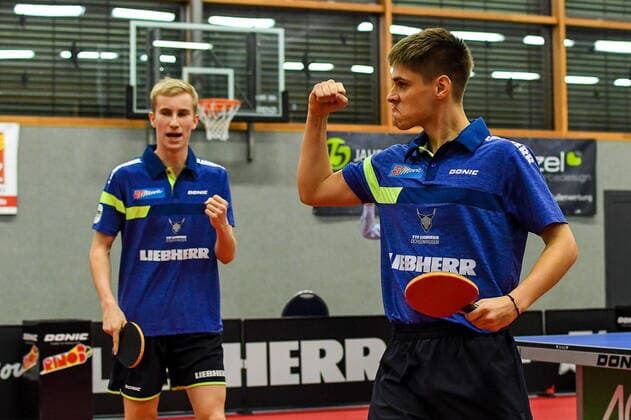 GER, TTBL, TTF Lieberherr Ochsenhausen vs ASV Grünwettersbach Gruenwettersbach 29.11.2020, Dr. Hans Liebherr Halle, Ochsenhausen, GER, TTBL, TTF Lieberherr Ochsenhausen vs ASV Grünwettersbach Gruenwettersbach, im Bild Jubelposen nach Punktgewinn, Samuel Kulczycki (Ochsenhausen), Maciej Kubik (Ochsenhausen), Emotion