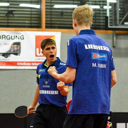 GER, TTBL, TTF Lieberherr Ochsenhausen vs ASV Grünwettersbach Gruenwettersbach 29.11.2020, Dr. Hans Liebherr Halle, Ochsenhausen, GER, TTBL, TTF Lieberherr Ochsenhausen vs ASV Grünwettersbach Gruenwettersbach, im Bild Jubelposen nach Punktgewinn, Samuel Kulczycki (Ochsenhausen), Maciej Kubik (Ochsenhausen), Emotion