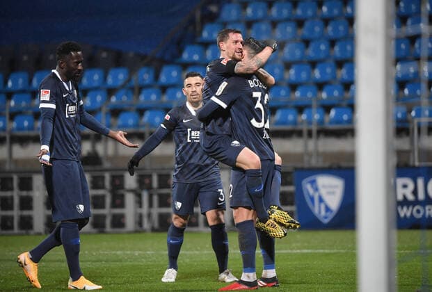Bilder des Jahres 2020, Sport 11 November Sport Bilder des Tages Jubel nach dem 4:0, v.re., Robert Zulj (VfL Bochum), Simon Zoller (VfL Bochum), Danilo Soares (VfL Bochum), Silvere Ganvoula (VfL Bochum) 30.11.2020, Fussball GER, Saison 2020 2021, 2. Bundesliga, 9. Spieltag, VfL Bochum - Fortuna Düsseldorf, ***DFL regulations prohibit any use of photographs as image sequences and or quasi-video.*** Foto: TEAM2sportphoto Bochum Nordrhein Westfalen Deutschland *** Jubilation after the 4 0, v re , Robert Zulj VfL Bochum , Simon Zoller VfL Bochum , Danilo Soares VfL Bochum , Silvere Ganvoula VfL Bochum 30 11 2020, Fussball GER, Saison 2020 2021, 2 Bundesliga, 9 Matchday, VfL Bochum Fortuna Düsseldorf, DFL regulations prohibit any use of photographs as image sequences and or quasi video Photo TEAM2sportphoto Bochum Nordrhein Westfalen Germany Team2