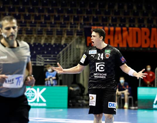 EHF European League Saison 2020 2021 FÜCHSE Berlin vs C.S. DINAMO Bukaresti, 01.12.20, Max-Schmeling-Halle, Berlin, Frederik Simak (Füchse Berlin 24), Emotion, Anfeuern