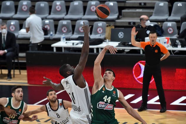 Moustapha Fall (asvel) vs Konstantinos Mitoglou (panathinaikos) BASKETBALL : LDLC ASVEL vs Panathinaikos Athenes - Euroleague - 01 12 2020 FredericChambert Panoramic 