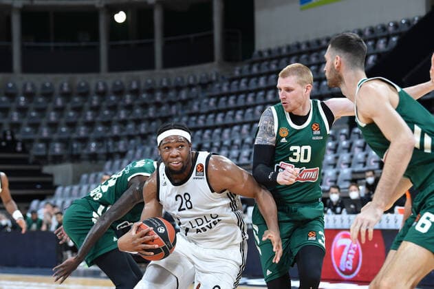 Gueschon Yabusele (asvel) vs Aaron White (panathinaikos) BASKETBALL : LDLC ASVEL vs Panathinaikos Athenes - Euroleague - 01 12 2020 FredericChambert Panoramic 
