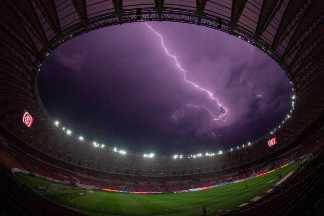Bilder des Jahres 2020, Sport 12 Dezember Sport Themen der Woche KW49 Sport Bilder des Tages Internacional X Boca Juniors PORTO ALEGRE, RS - 02.12.2020: INTERNACIONAL X BOCA JUNIORS - Internacional X Boca Juniors play a match valid for the round of 16 of Conmebol Libertadores 2020. Match held this Wednesday (02) night at the Beira Rio Stadium in Porto Alegre, RS, Brazil. (Photo: Raul Pereira Fotoarena) x2001327x  RaulxPereira