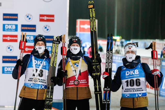 Bilder des Jahres 2020, Sport 12 Dezember Sport Themen der Woche KW49 Sport Bilder des Tages 201203 Tarjei Boe, Johannes Thingnes Boe and Erlend Bjoentegaard of Norway celebrates on the podium after competing in the MenÂ s 10 km sprint during the IBU World Cup on December 3, 2020 in Kontiolahti. Photo: Kalle Parkkinen BILDBYRAN COP 211 KP0008 skidskytte biathlon ibu world cup kontiolahti menÂ s sprint bbeng norge jubel *** 201203 Tarjei Boe, Johannes Thingnes Boe and Erlend Bjoentegaard of Norway celebrates on the podium after competing in the MenÂ s 10 km Sprint during the IBU World Cup on December 3, 2020 in Kontiolahti Photo Kalle Parkkinen BILDBYRAN COP 211 KP0008 skidskytte Biathlon ibu world cup Kontiolahti mens Sprint bbeng Norge jubel,  Copyright: KALLExPARKKINEN BB201203BB145