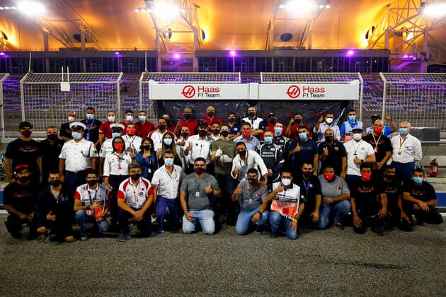 Motorsports: FIA Formula One World Championship, WM, Weltmeisterschaft 2020, Grand Prix of Sakhir Motorsports: FIA Formula One World Championship 2020, Grand Prix of Sakhir, 8 Romain Grosjean (FRA, Haas F1 Team) meets the marshals and medical staff including Doctor Ian Roberts and medical car driver Alan van der Merwe who helped him in his crash at last weeks Grand Prix