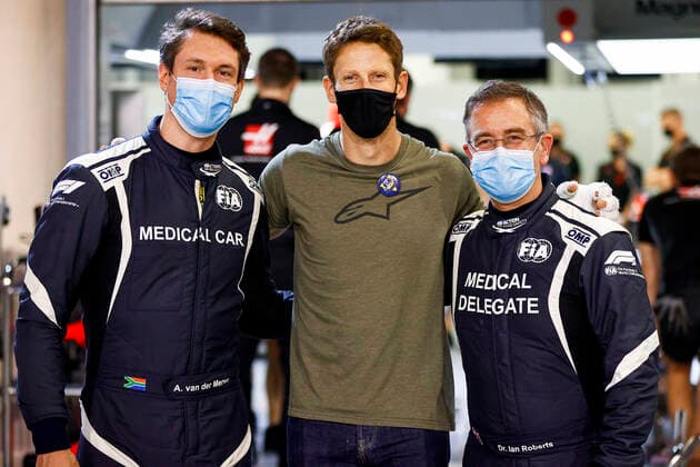 Motorsports: FIA Formula One World Championship, WM, Weltmeisterschaft 2020, Grand Prix of Sakhir Motorsports: FIA Formula One World Championship 2020, Grand Prix of Sakhir, 8 Romain Grosjean (FRA, Haas F1 Team) meets the marshals and medical staff including Doctor Ian Roberts and medical car driver Alan van der Merwe who helped him in his crash at last weeks Grand Prix