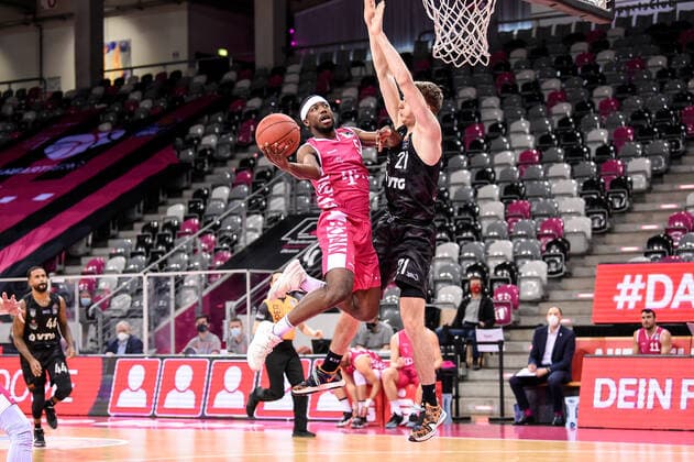 easyCredit BBL, Telekom Baskets Bonn vs. Hamburg Towers, 03.12.2020 Josh Hagins (Telekom Baskets Bonn 5), easyCredit BBL, Telekom Baskets Bonn vs. Hamburg Towers am 03.12.2020 im Telekom Dome Bonn, Bonn (Nordrhein-Westfalen) Copyright: xBEAUTIFULxSPORTS Mueller-Laschetx