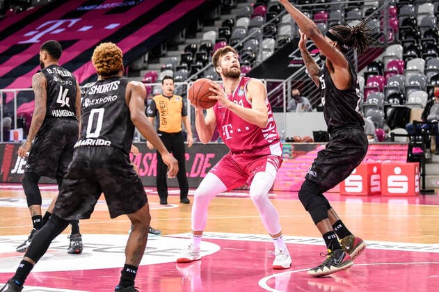 easyCredit BBL, Telekom Baskets Bonn vs. Hamburg Towers, 03.12.2020 Leon Kratzer (Telekom Baskets Bonn 21), easyCredit BBL, Telekom Baskets Bonn vs. Hamburg Towers am 03.12.2020 im Telekom Dome Bonn, Bonn (Nordrhein-Westfalen) Copyright: xBEAUTIFULxSPORTS Mueller-Laschetx