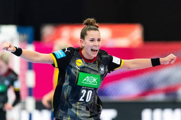 201203 Emily Bolk of Germany celebrates during the EHF European Handball Championship match between Romania and Germany on December 3, 2020 in Kolding. Photo: Petter Arvidson BILDBYRAN kod PA PA0120 handball handboll handball ehf euro 2020 em 2020 handball championship 2020 handbolls-em 2020 romania germany day 1 dam bbeng jubel Copyright: PETTERxARVIDSON BB201203PA091