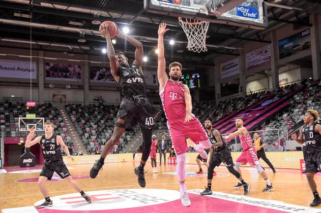easyCredit BBL, Telekom Baskets Bonn vs. Hamburg Towers, 03.12.2020 Zac Cuthbertson (Hamburg Towers 40), easyCredit BBL, Telekom Baskets Bonn vs. Hamburg Towers am 03.12.2020 im Telekom Dome Bonn, Bonn (Nordrhein-Westfalen) Copyright: xBEAUTIFULxSPORTS Mueller-Laschetx
