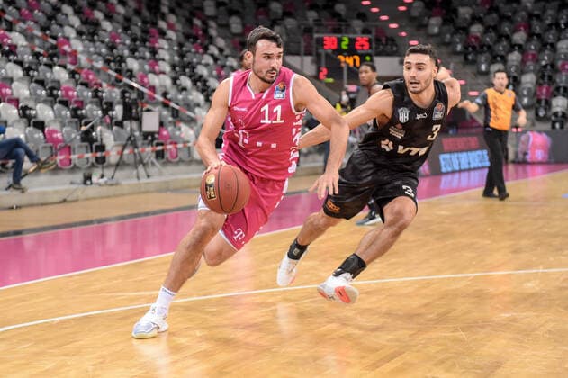 easyCredit BBL, Telekom Baskets Bonn vs. Hamburg Towers, 03.12.2020 Anthony DiLeo (Telekom Baskets Bonn 11), Maximilian DiLeo (Hamburg Towers 3), easyCredit BBL, Telekom Baskets Bonn vs. Hamburg Towers am 03.12.2020 im Telekom Dome Bonn, Bonn (Nordrhein-Westfalen) Copyright: xBEAUTIFULxSPORTS Mueller-Laschetx