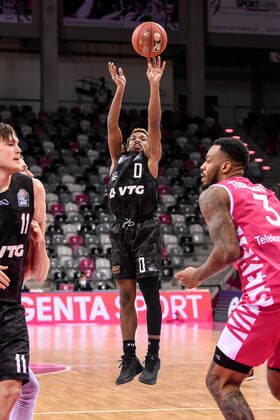easyCredit BBL, Telekom Baskets Bonn vs. Hamburg Towers, 03.12.2020 T.J. Shorts (Hamburg Towers 0), easyCredit BBL, Telekom Baskets Bonn vs. Hamburg Towers am 03.12.2020 im Telekom Dome Bonn, Bonn (Nordrhein-Westfalen) Copyright: xBEAUTIFULxSPORTS Mueller-Laschetx