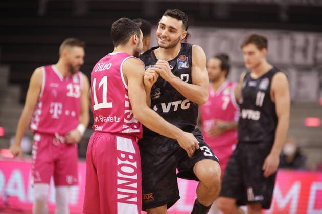 Anthony DiLeo Telekom Baskets Bonn vs. Max DiLeo Hamburg Towers easyCredit BBL 1. Bundesliga , Saison 2020 2021 , 5. Spieltag