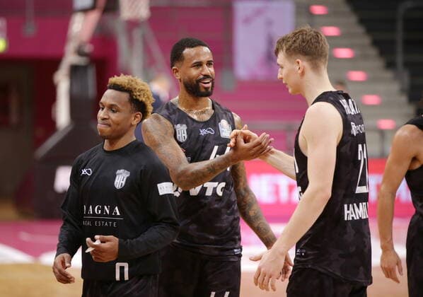 Hamburg Towers - Sieg vs. Telekom Baskets Bonn easyCredit BBL 1. Bundesliga , Saison 2020 2021 , 5. Spieltag