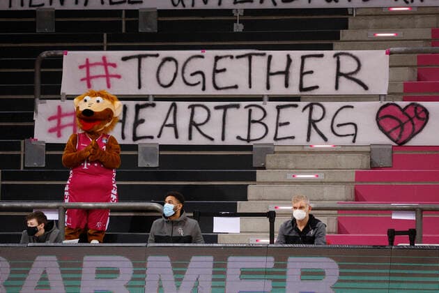 Sport Bilder des Tages BBL easyCredit Basketball Bundesliga Saison 2020 2021 4. Spieltag am Donnerstag, 03. Dezember 2020 im Telekom Dome: Telekom Baskets Bonn - Hamburg Towers Maskottchen Bonni ( Bonn ) Telekom Baskets Bonn - Hamburg Towers