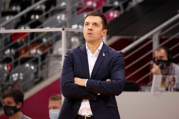BBL easyCredit Basketball Bundesliga Saison 2020 2021 4. Spieltag am Donnerstag, 03. Dezember 2020 im Telekom Dome: Telekom Baskets Bonn - Hamburg Towers Headcoach Igor Jovovic ( Bonn ) Telekom Baskets Bonn - Hamburg Towers