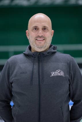 Dr. Vladislav Trivaks (Teamarzt Augsburger Panther), DEL, Porträttermin 2020 2021,
