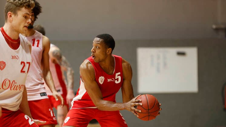 Deutschland, Wuerzburg, Trainingszentrum s.Oliver Wuerzburg, 04.12.2020, emspor, emonline, despor, deonline, Training s.Oliver Wuerzburg mit Justin Sears Bild: v. li Jonas Weitzel (s.Oliver Wuerzburg), Zach Smith (s.Oliver Wuerzburg) und Justin Sears (s.Oliver Wuerzburg) Copyright: HMBxMedia xHeikoxBecker