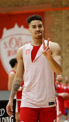 Deutschland, Wuerzburg, Trainingszentrum s.Oliver Wuerzburg, 04.12.2020, emspor, emonline, despor, deonline, Training s.Oliver Wuerzburg mit Justin Sears Bild: v. li Joshua Obiesie (s.Oliver Wuerzburg) nach Einsatz bei der Nationalmannschaft wieder im Training Copyright: HMBxMedia xHeikoxBecker