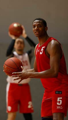 Deutschland, Wuerzburg, Trainingszentrum s.Oliver Wuerzburg, 04.12.2020, emspor, emonline, despor, deonline, Training s.Oliver Wuerzburg mit Justin Sears Bild: v. li Startet Justin Sears (s.Oliver Wuerzburg) gegen Braunschweig erstmalig fuer s.Oliver Wuerzburg in der BBL, nach ueberstandener Verletzung Copyright: HMBxMedia xHeikoxBecker